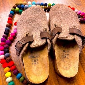 Birkenstock Betula clogs. Similar in style to the popular Boston clogs! Sz 38 7
